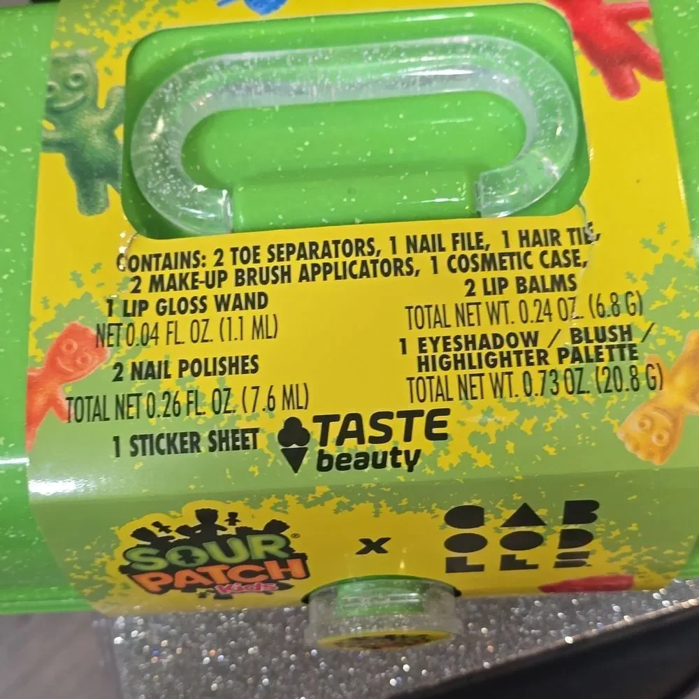 Caboodles X Taste Beauty X  Sour Patch Kids‎ On-The-Go Girl Cosmetic Case